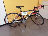 BICICLETTA DA CORSA IN CARBONIO, bianca e rossa, marca Battaglin