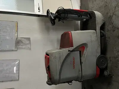 Lotto 3 - costituito da: N.1 SPAZZATRICE INDUSTRIALE MARCA COMAC, SPROVVISTA...