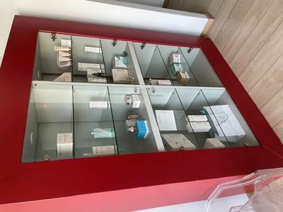 ARREDO E ACCESSORI PER ESTETISTE E PRODOTTI TRATTAMENTO CORPO