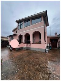 Porzione di villino bifamiliare posto su un unico...