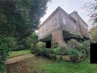 Piena proprietà di villa padronale con ampio parco e con...