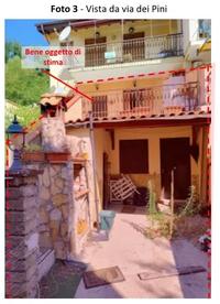 Piena proprietà di un appartamento di piano terra con...