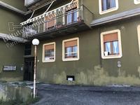 Lotto 2 - A) Unità immobiliare di mq. 82 adibita a...