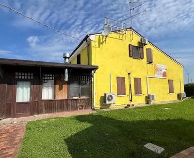 LOTTO UNICO (1 + 3): Piena proprietà 1/1 di bene immobile sito in Comune di...