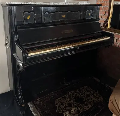 Pign. 2 – PIANOFORTE VERTICALE DI COLORE NERO MARCHIATO RUDOLPH GRIMM. IL BENE NON SI TROVA PRESSO LA NOSTRA SEDE, PER POTERLO VISIONARE EFFETTUARE UNA RICHIESTA DI PRENOTAZIONE VISITA DIRETTAMENTE SUL SITO OPPURE INVIARE UN’EMAIL ALL’INDIRIZZO ivgcrema@astagiudiziaria.com