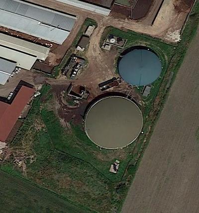 Impianto di cogenerazione elettrica alimentato a biogas di potenza inferiore al megawatt, composto da due reattori. Diritto: 1/1 superficie. Regolarità urbanistico-edilizia-catastale, vincoli e oneri come da perizia. Si precisa che nell’area sono presenti rifiuti anche pericolosi che devono essere asportati e smaltiti a norma di legge dall’acquirente dandone notizia e trasmettendo la documentazione comprovante lo smaltimento al curatore. Si prega di indicare nell’offerta la presa visione di detto onere.
