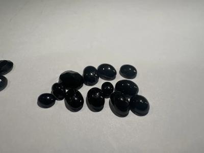 N. 25 gemme preziose dal peso complessivo di 6 grammi equivalenti a 30 carati. Valore di € 8.700,00.