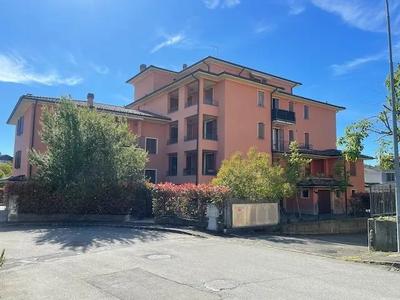 Appartamento posto al secondo piano di un edificio condominiale e delle...