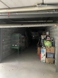 box singolo con chiusura basculante in metallo, sito al...