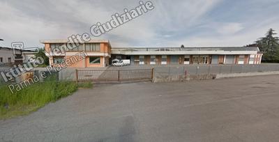 Lotto 2 - (individuato in perizia come lotto A)Piena proprieta' di complesso...