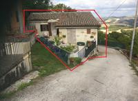 L’abitazione composta al piano terra in cui si trovano 2...