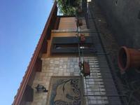 Piena ed intera proprietà di villetta, ubicata in Calvizzano (Na) alla via Dei Gerani n°59, piano terra.