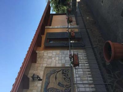 Piena ed intera proprietà di villetta, ubicata in Calvizzano (Na) alla via Dei Gerani n°59, piano terra.