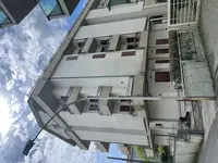 Trattasi di appartamento al piano S1, primo sottostrada, inserito in un contesto condominiale, attualmente sede di uno studio medico odontoiatrico identificato al catasto Fabbricati - Fg. 38, Part. 201, Sub. 62, Zc. 1, Categoria A10.,  con locale deposito e posto auto quali pertinenze identificate nel lotto 1 con il bene 5 (F. 38, Part. 201, sub. 41) ed il bene 6 (F. 38, Part. 201, sub. 26).