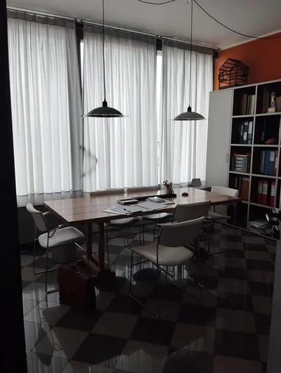 Quota intera piena proprietà di ufficio al piano secondo...