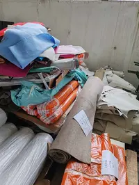 N.16 PALLET CONTENENTI ROTOLI DI TESSUTI E CAMPIONI VARI...