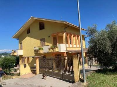 Piena proprietà su fabbricato civile con annessa unità collabente, fienile e corte sito nel Comune di Cellino Attanasio