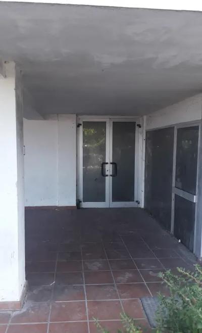 Complesso immobiliare con destinazione residenziale-commerciale ex sede uffici azienda ospedaliera con diversi uffici e locali deposito sopra al Conad entrata da Viale Roma Sant'Elpidio a Mare.