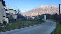Abitazione singola ed indipendente su tre piani fuori...