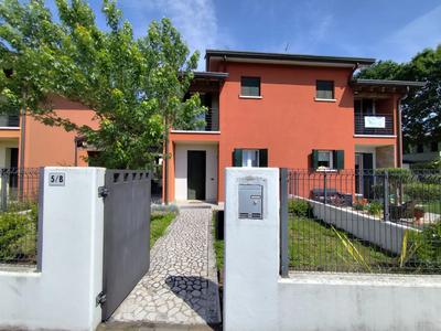 Villetta a schiera di circa 170 mq con area scoperta esclusiva