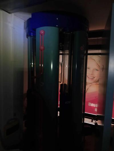 Lotto 11: Macchina Doccia Solare mod. MATRIX V28 proveniente da istituto di bellezza e centro benessere, sito in Palermo, Maggiori informazioni consultando la documentazione allegata.