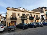Appartamento ubicato in Palermo, con accesso dal Cortile...