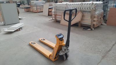 (Lotto n.45) - Transpallet manuale con pesa marca LEVANTE modello STB 25.05 matricola 2311006 anno 2023, portata 2.500 Kg.