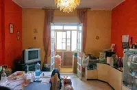 Piena proprietà dell'appartamento sito in Siracusa, Via Monti Iblei n. 1 (riportato al catasto via Monti Nebrodi n. 8, piano 2, int. 7), censita nel NCEU del Comune di Siracusa alla sezione 001, foglio 26, p.lla 601, sub. 8, cat. A/3, Cl. 2, consitenza 4,5 vani, superficie mq 84, 82 mq di area scoperta (gran parte in proprietà comune), rendita castatale € 348,61.