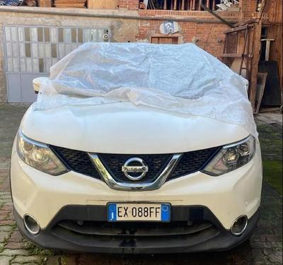 Automobile Nissan Qashqai tg. EX088FF, alimentazione a...