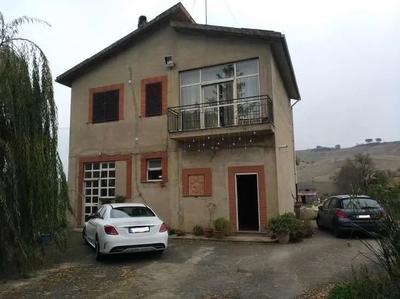 Piena ed esclusiva proprietà di appartamento sito nel Comune di Nicosia...