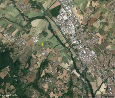 Porzione di casolare di vecchia costruzione con tre livelli fuori terra i cui lavori di ristrutturazione risultano eseguiti in parte e non terminati, corte pertinenziale con locale rimessa attrezzi...