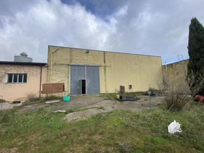 Lotto unico: Piena proprietà di un terreno di 7327 mq, un fabbricato di...