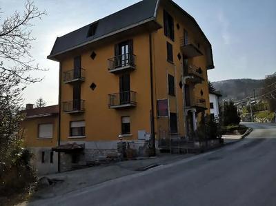 Fabbricato ad uso “albergo” di circa 1.111 mq che si...
