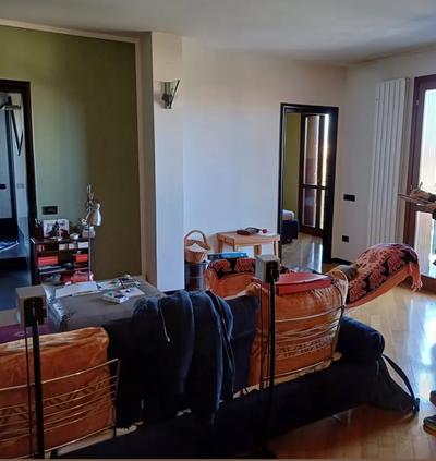 Piena proprietà di abitazione su due livelli e n. 2 autorimesse (all’interno...