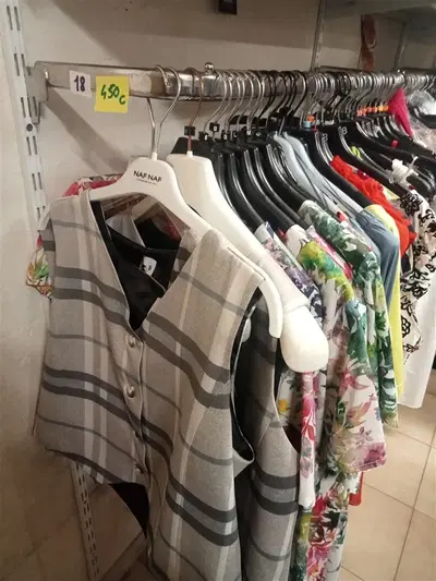 STOCK DI CIRCA 11.400 ARTICOLI DI VESTIARIO 
