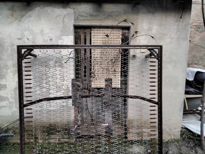 Piena proprieta' di appartamento posto al piano primo di edificio...