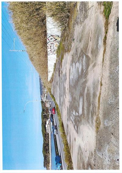 DESCRIZIONE: Due appezzamenti di terreno non contigui di mq totali 4.106 siti in Santa Marinella, via Aurelia Km 58.00, con attuale edificabilità destinata alla costruzione di volumi annessi alla fruibilità degli impianti sportivi di proprietà privata (come rappresentato dal certificato di destinazione urbanistica rilasciato in data 26.03.2025);