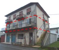 Trattasi di appartamento al piano primo raggiungibile da...