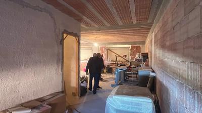 BENE n.4: Piena ed intera proprietà di una unità immobiliare destinata ad ufficio, ubicata al piano terra di un edificio condominiale sito in Alcamo (TP) nella via Don G. Giardina Salesiano n.1, identificato al catasto fabbricati al Foglio 40, Particella 915, sub. 35, rendita: euro 1.115,55, categoria A/10, classe 2, consistenza 4,5 vani. Classe energetica G. Il lotto oggetto della vendita risulta occupato da beni della debitrice ma libero da persone.