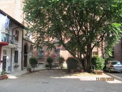 locali ad uso deposito e laboratorio al piano terreno, con annessa area...