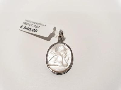 (Lotto n.1803) un ciondolo ovale in oro bianco 18 kt con medaglia in...