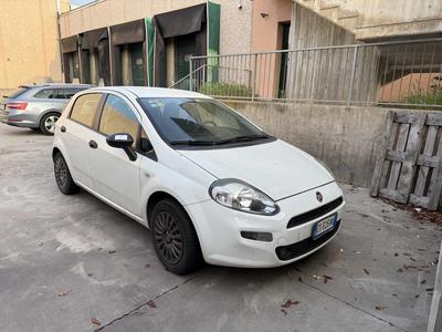 Autovettura Fiat Punto targata ES325VK