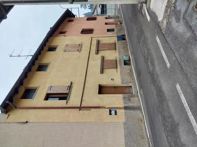 Appartamento disposto su due piani collegati tra loro da...