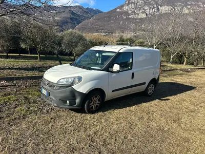 Autocarro Fiat Doblò targato EZ670LE