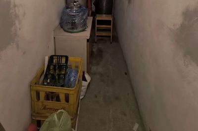Unità immobiliare al piano terzo, adibito ad appartamento e fondaco al piano seminterrato oltre ad un piano quarto sottotetto.