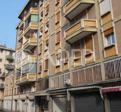 Lotto Unico - piena proprietà di unità immobiliare facente parte del fabbricato condominiale sito in Comune di Padova, via Tiziano Aspetti n. 269 Scala B int. 2 e precisamente appartamento al piano primo, prospetto sul lato nord, composto da ingresso, studio, salotto, cucina, camera, ripostiglio e bagno finestrato per una superficie commerciale di mq. 74. Occupato dal debitore.