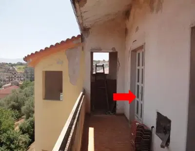Piena proprietà per 1/1 di ABITAZIONE AL PIANO TERZO, SCALA B, INT. 12, in Via Bellini del Comune di Oliveto Citra (SA)