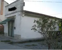 I diritti della piena proprietà su negozio-esercizio di...