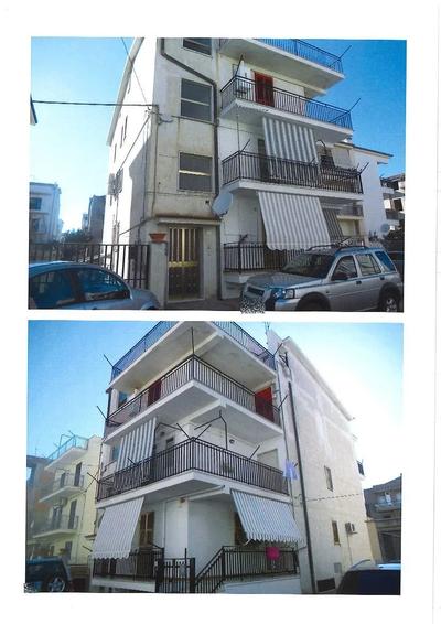 Appartamento ad uso abitativo sito al primo piano (secondo livello abitativo dopo il piano rialzato) dello stabile di via Pietro Nenni n. 23. L’alloggio occupa l’intero piano dell’edificio. La superficie coperta dell’appartamento è di mq 114,31 a cui si aggiungono mq 18,06 di superfici esterne.