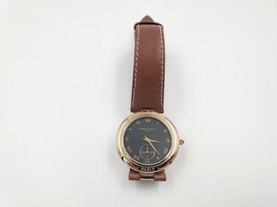 (Lotto n.1069) un orologio marca Pierre Balmain